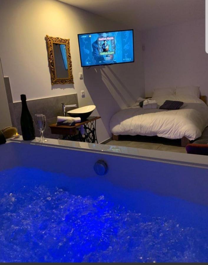 Hotel Elle & Lui En Jacuzzi Bernis Zewnętrze zdjęcie
